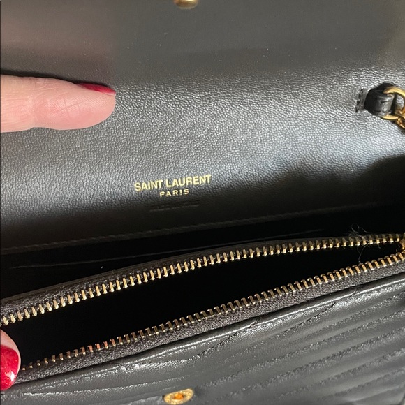 Saint Laurent
Cassandre Envelope Chain Wallet in Lambskin - Picture 9 of 12